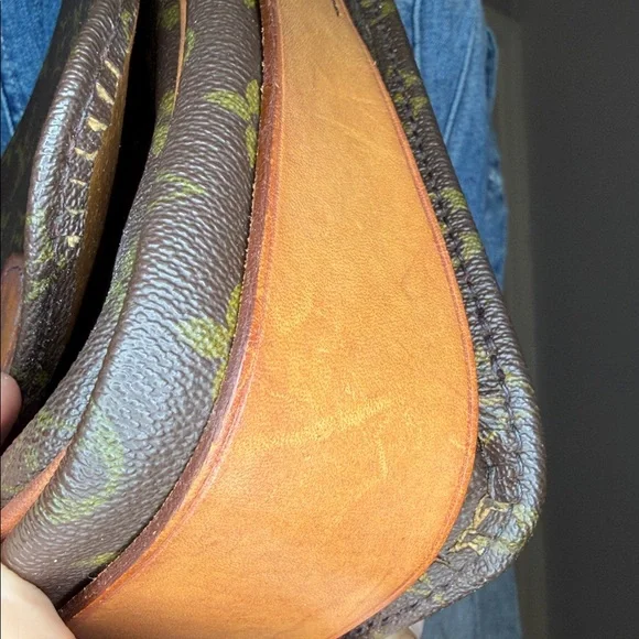 Louis Vuitton vintage Crossbody bag adjustable strap good used condition - Picture 7 of 16